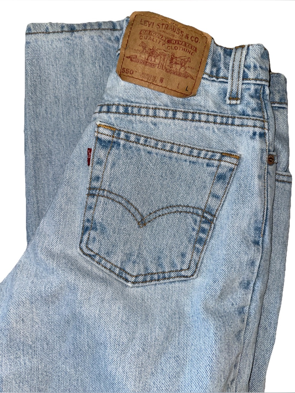 Vintage Levi’s 550 90s light wash Made In USA Size 5 Tapered Leg High Waisted